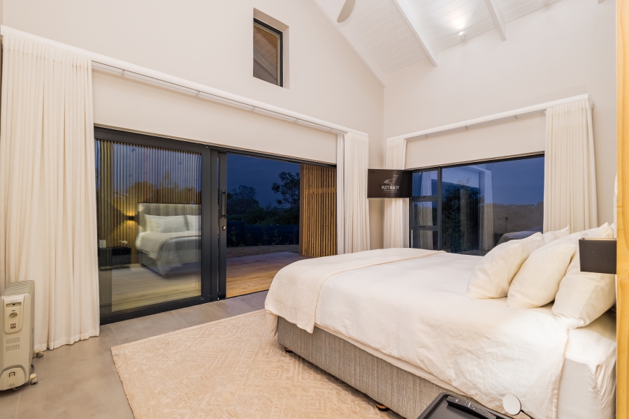6 Bedroom Property for Sale in Brackenridge Western Cape